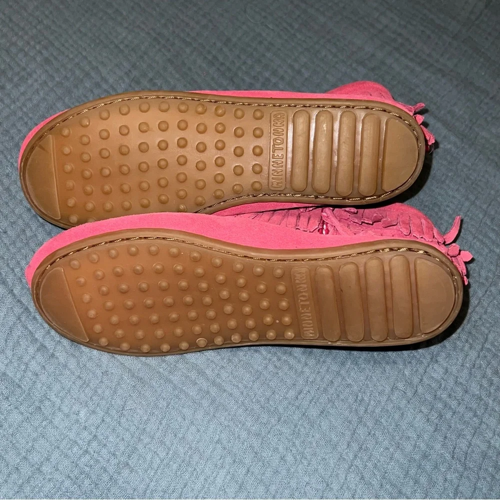 NWOT Hot Pink Minnetonka Moccasins